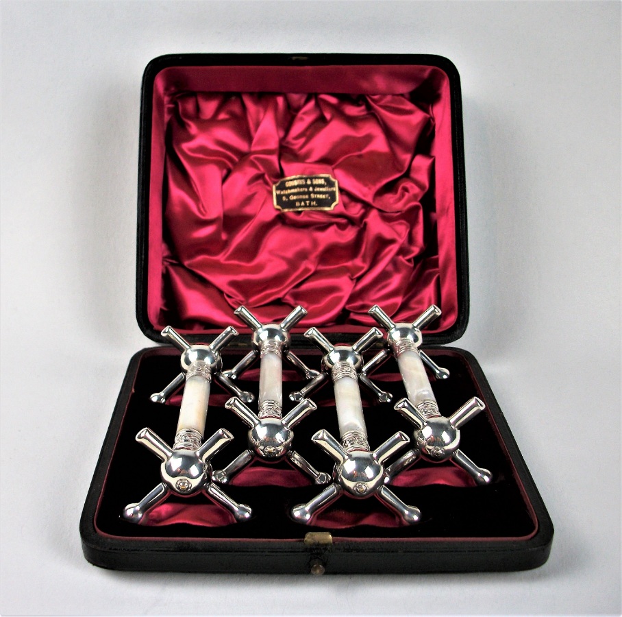 Set of Four Boxed  Silver Plate Mother of Pearl Knife Rests c 1900